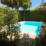 Getaway With A Shared Pool Cascais