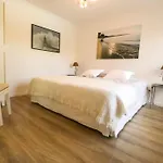 Getaway With A Shared Pool * Cascais
