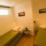 Daire Getaway With A Shared Pool *