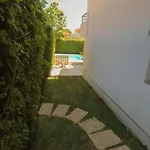 Daire Getaway With A Shared Pool