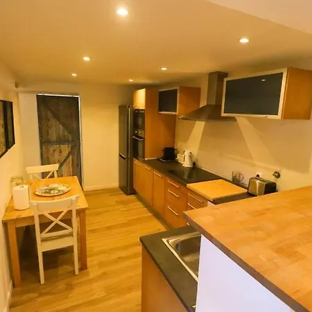 Getaway With A Shared Pool Cascais