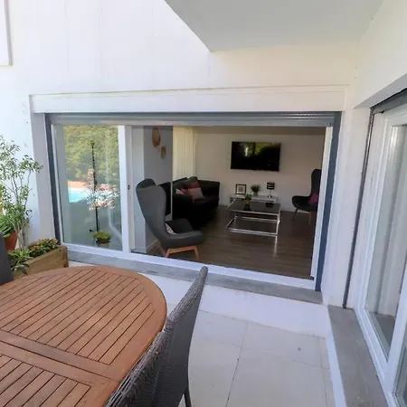 Getaway With A Shared Pool Appartement *