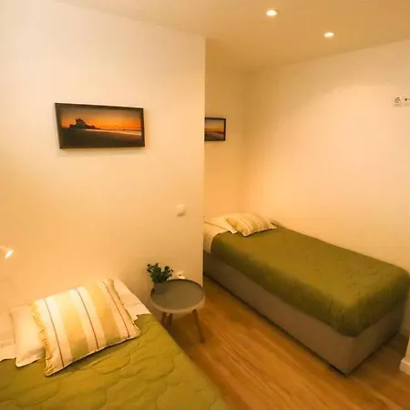 Getaway With A Shared Pool Cascais