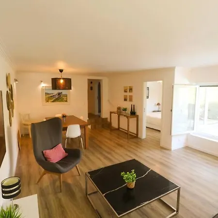 Apartman Getaway With A Shared Pool Cascais