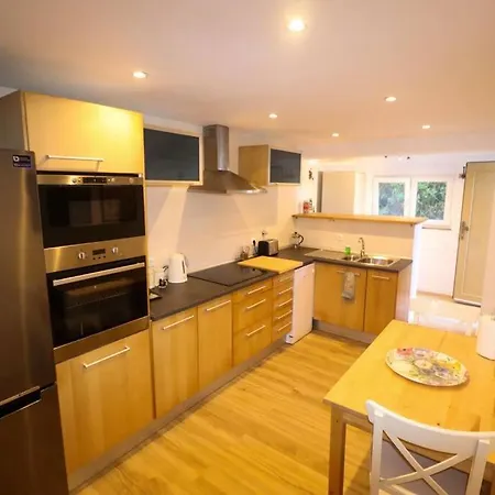 Getaway With A Shared Pool Cascais