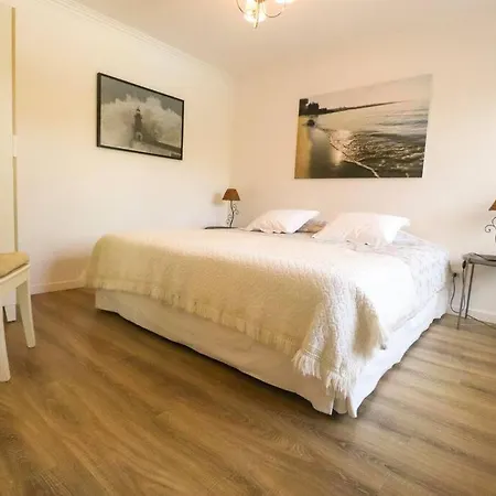 Getaway With A Shared Pool * Cascais