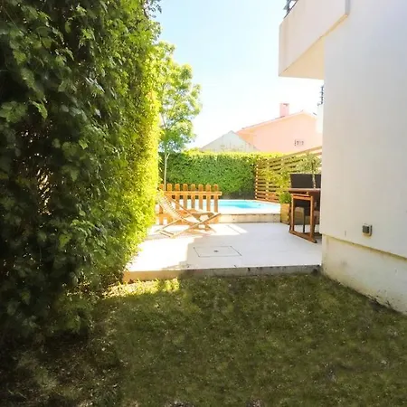 Getaway With A Shared Pool Apartman