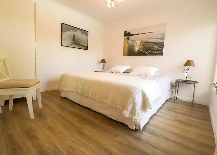 Getaway With A Shared Pool * Cascais